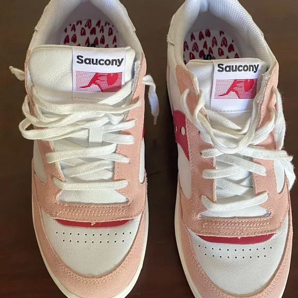 Saucony jazz platform hearts women’s sneakers shoes size 9.5 pink/white/red