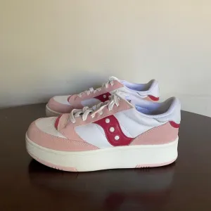 Saucony jazz platform hearts women’s sneakers shoes size 9.5 pink/white/red
