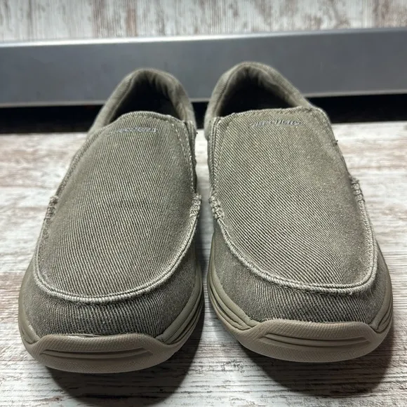 Skechers Expected Avillo Men’s Relaxed Fit Slip On Comfort Shoes Khaki Size 9