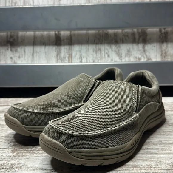Skechers Expected Avillo Men’s Relaxed Fit Slip On Comfort Shoes Khaki Size 9