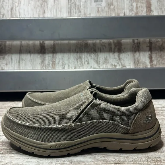 Skechers Expected Avillo Men’s Relaxed Fit Slip On Comfort Shoes Khaki Size 9