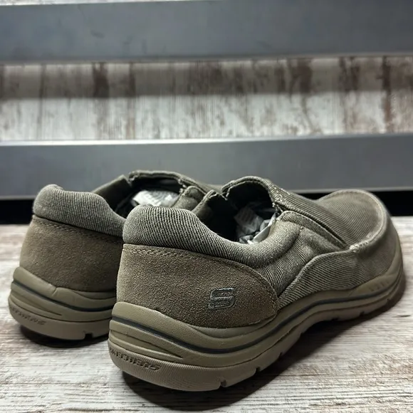 Skechers Expected Avillo Men’s Relaxed Fit Slip On Comfort Shoes Khaki Size 9