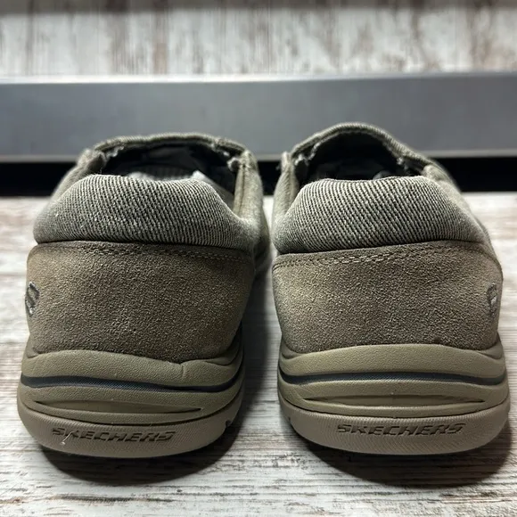 Skechers Expected Avillo Men’s Relaxed Fit Slip On Comfort Shoes Khaki Size 9