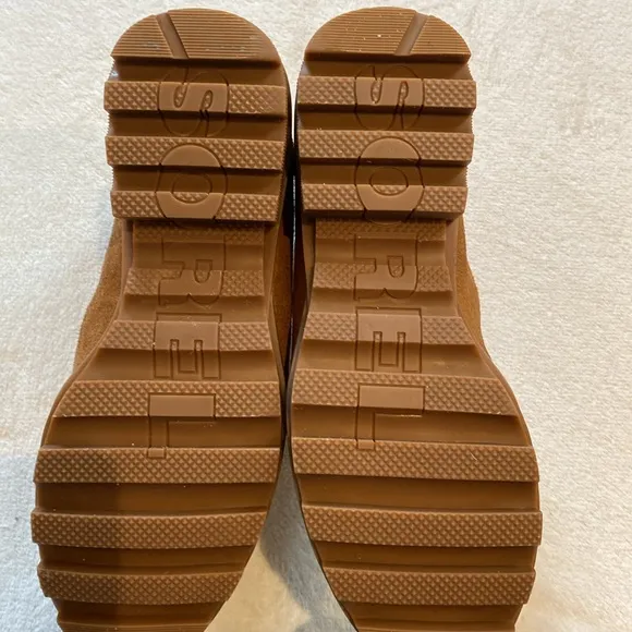 Sorel Phoenix short brown suede shearling lug sole hiking boots NWOT Sz 7.5