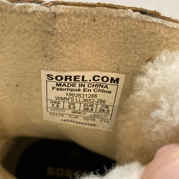 Sorel Phoenix short brown suede shearling lug sole hiking boots NWOT Sz 7.5