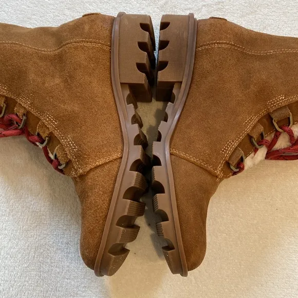 Sorel Phoenix short brown suede shearling lug sole hiking boots NWOT Sz 7.5