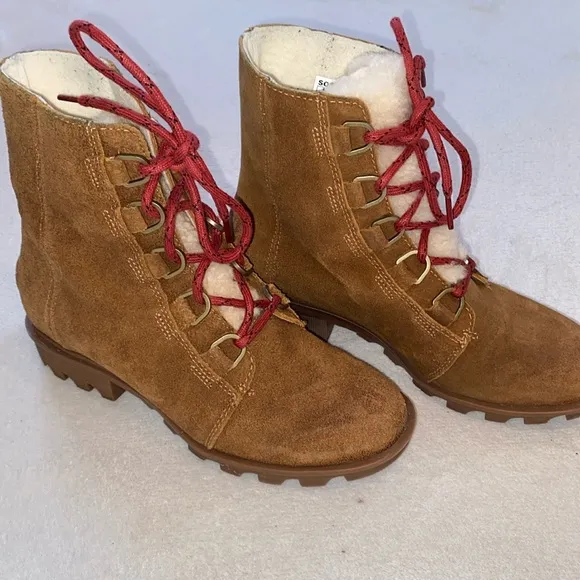 Sorel Phoenix short brown suede shearling lug sole hiking boots NWOT Sz 7.5