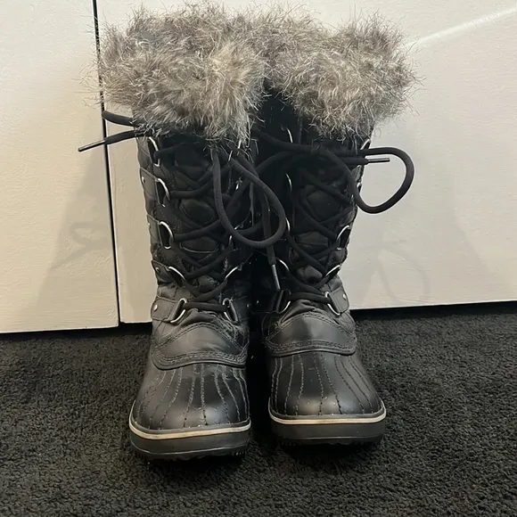 Sorel Women’s Tofino II Snow Boots Black Waterproof Lace Up faux Fur Trim 9