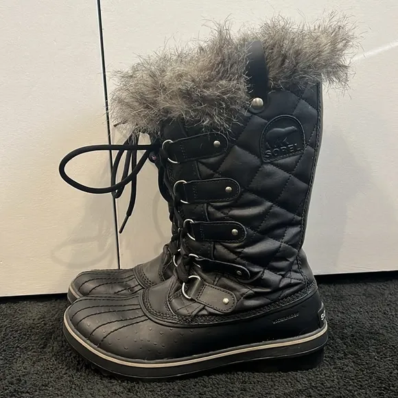 Sorel Women’s Tofino II Snow Boots Black Waterproof Lace Up faux Fur Trim 9