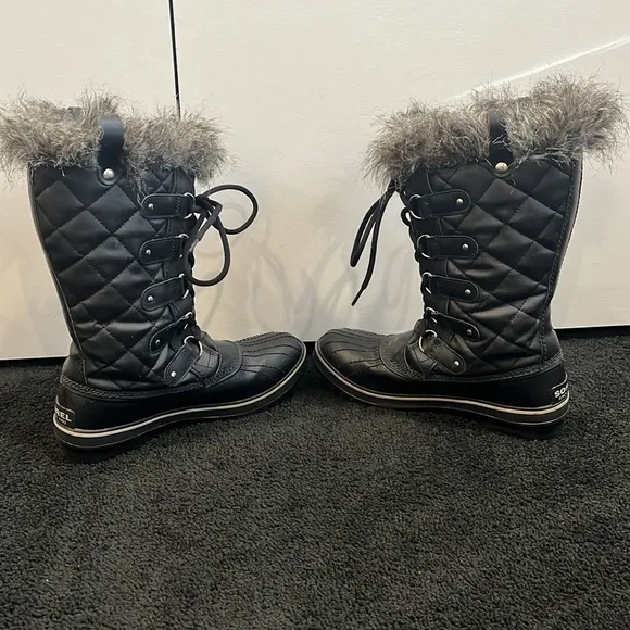 Sorel Women’s Tofino II Snow Boots Black Waterproof Lace Up faux Fur Trim 9