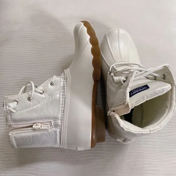 SPERRY Girls cream colored winter rubber snow boots size 4 youth kids