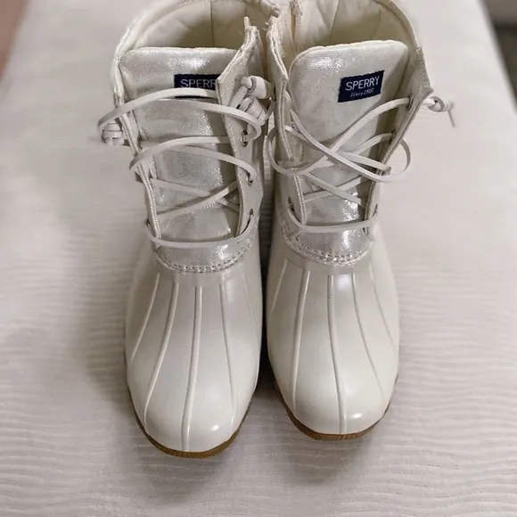 SPERRY Girls cream colored winter rubber snow boots size 4 youth kids