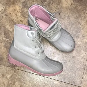 Sperry girls rain snow boots just need a little cleaning, hardly worn
