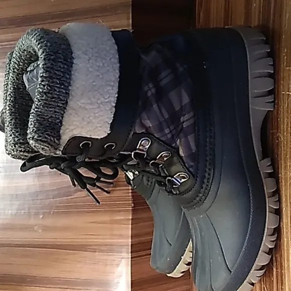 Storm by Cougar 6 snow winter lace up boots 👢