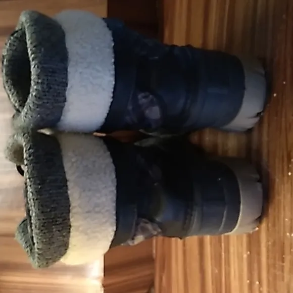 Storm by Cougar 6 snow winter lace up boots 👢