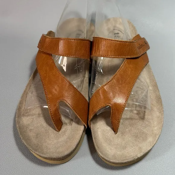Taos Lola Tan Leather Flat Thong Cork Footbed Sandals