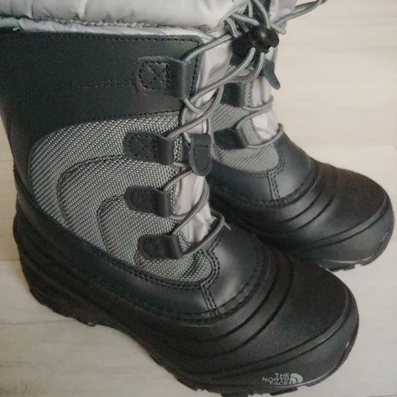 The North Face NEW Alpenglow IV Snow Boots Griffin Gray