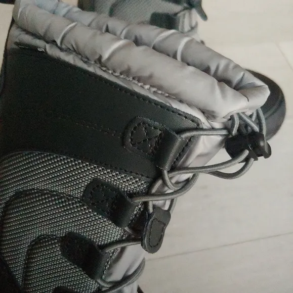 The North Face NEW Alpenglow IV Snow Boots Griffin Gray