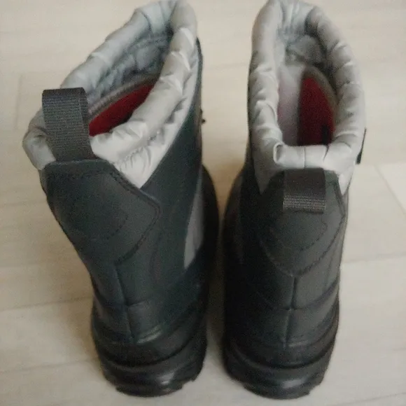 The North Face NEW Alpenglow IV Snow Boots Griffin Gray