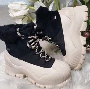 UGG ADIROAM HIKER BLACK BOOTS - WOMEN'S size10 new
