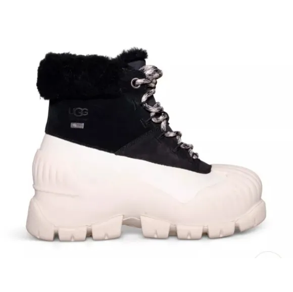UGG ADIROAM HIKER BLACK BOOTS - WOMEN'S size10 new