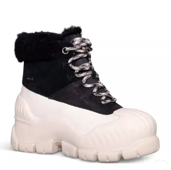 UGG ADIROAM HIKER BLACK BOOTS - WOMEN'S size10 new