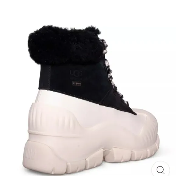 UGG ADIROAM HIKER BLACK BOOTS - WOMEN'S size10 new