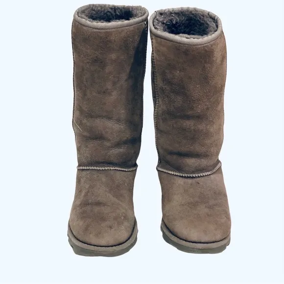 UGG Essential Tall Classic Gray Boot Thick Sole Sheepskin 7 Snow Winter Cozy