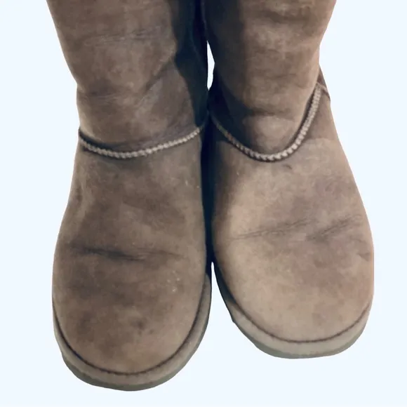 UGG Essential Tall Classic Gray Boot Thick Sole Sheepskin 7 Snow Winter Cozy