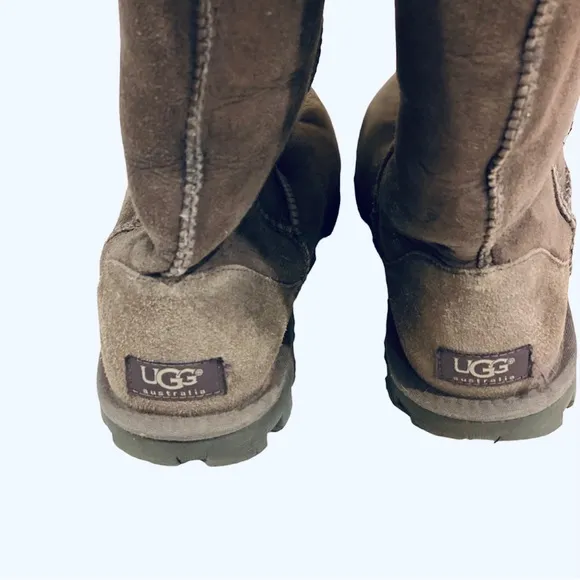 UGG Essential Tall Classic Gray Boot Thick Sole Sheepskin 7 Snow Winter Cozy