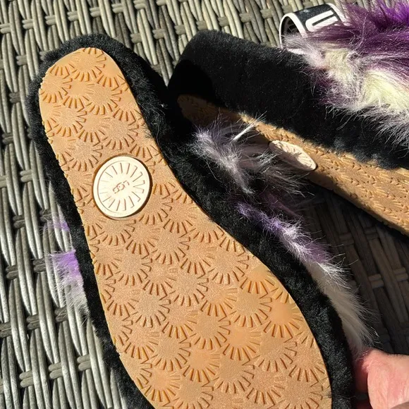 UGG Sandals Sheepskin Never Worn, Size 7