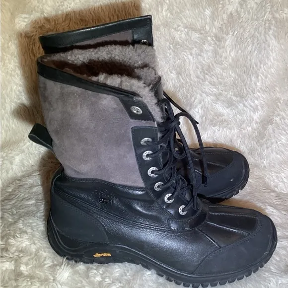Ugg snow boots s/n 1906 Adirondack boots size 9
