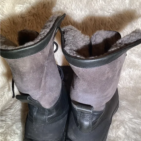Ugg snow boots s/n 1906 Adirondack boots size 9