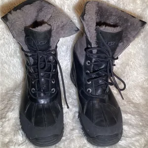 Ugg snow boots s/n 1906 Adirondack boots size 9