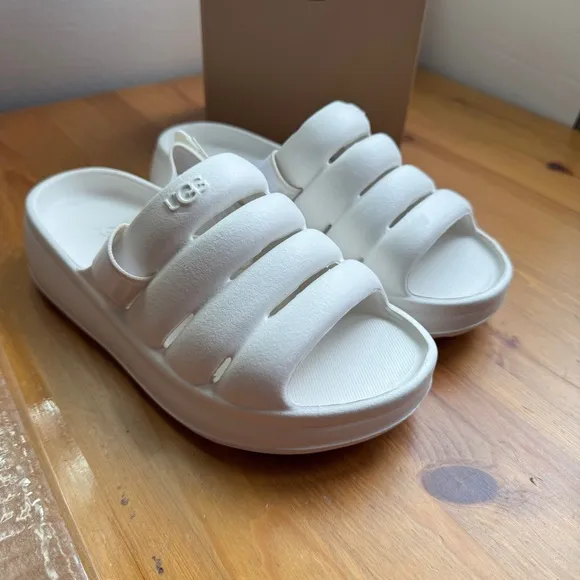 Ugg sport yeah white sandals size 3 nwt
