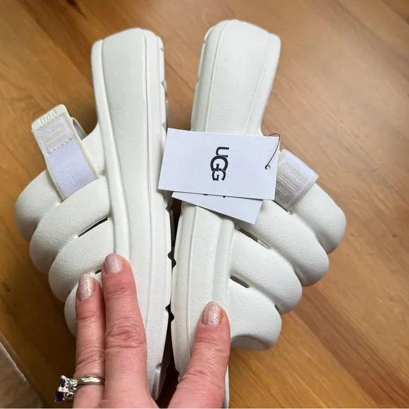 Ugg sport yeah white sandals size 3 nwt