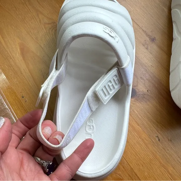 Ugg sport yeah white sandals size 3 nwt