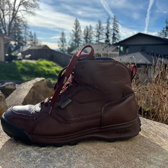 Vasque Men's Gore-Tex Hiking Leather Waterproof Boots Size 10 1/2 Red Brown