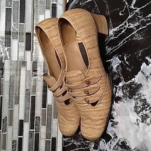 Vintage 1970s ladies hello dress shoes 9