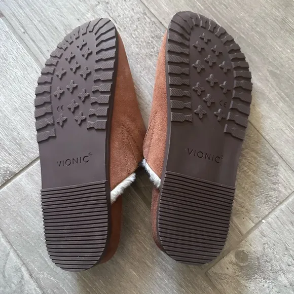 Vionic Arlette Suede Mule / Built in Orthodic size 9 New Without Box