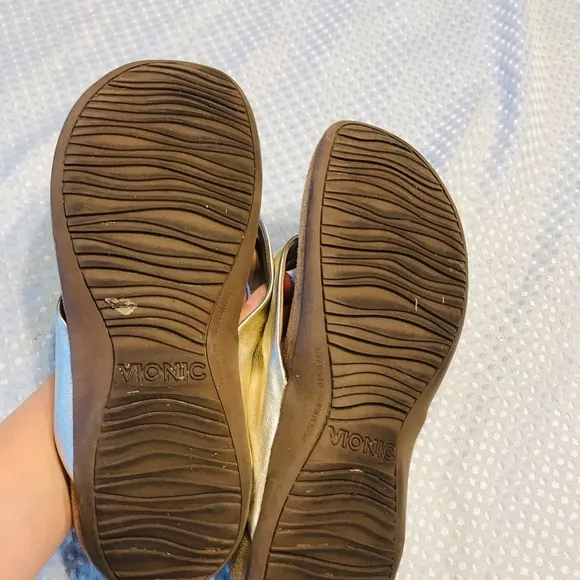 Vionic Britney gold sandals