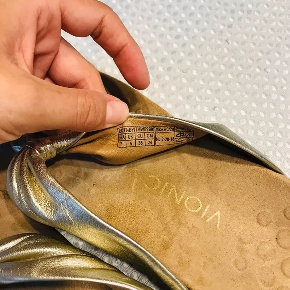 Vionic Britney gold sandals
