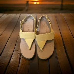 Vionic Danita Sandals in Beautiful Banana Shade Size 7.5 Wide NWT