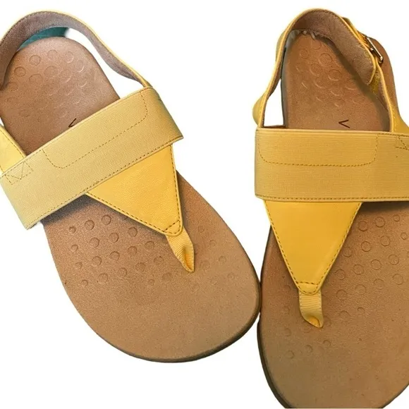 Vionic Danita Sandals in Beautiful Banana Shade Size 7.5 Wide NWT