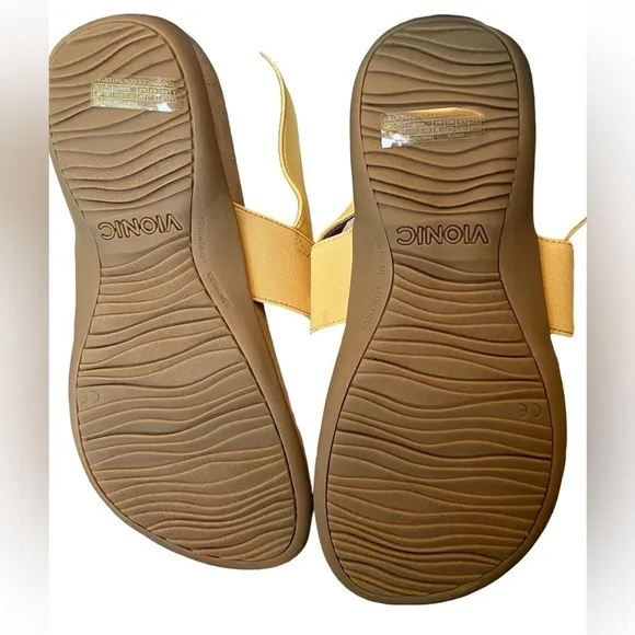 Vionic Danita Sandals in Beautiful Banana Shade Size 7.5 Wide NWT