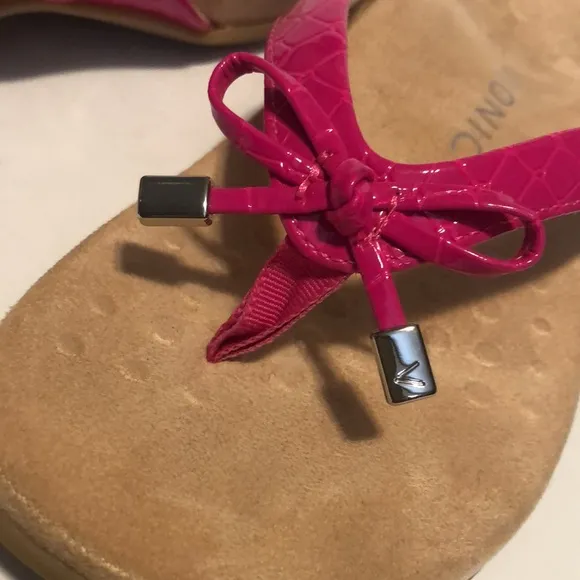 Vionic Dragonfruit Bella II Toe Post Leather Sandals