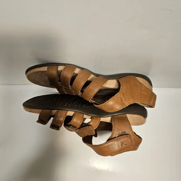 Vionic Size 6 Gladiator Flat Comfort Sandal Harissa Brown /Tan Adjustable Strap