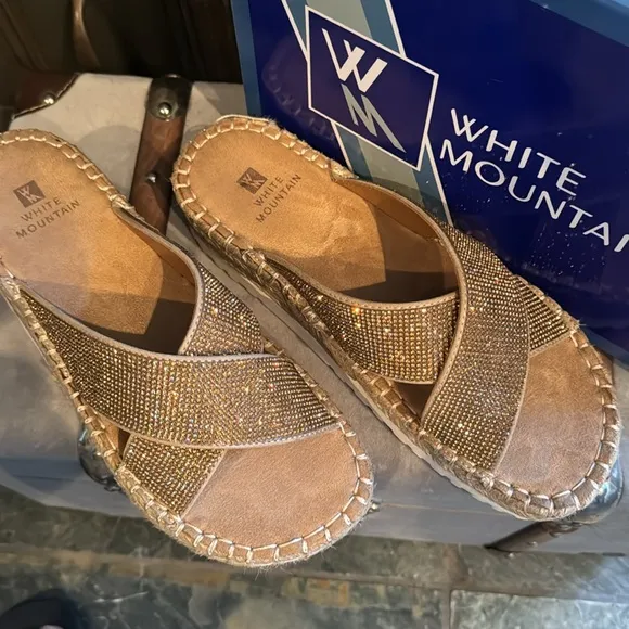 White Mountain sandals
