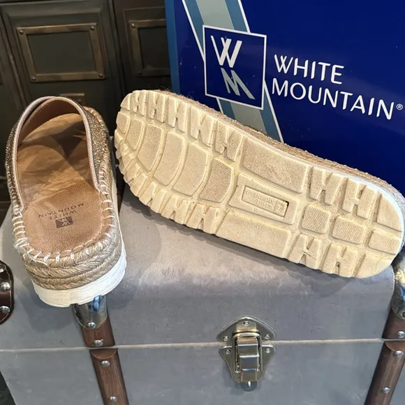 White Mountain sandals