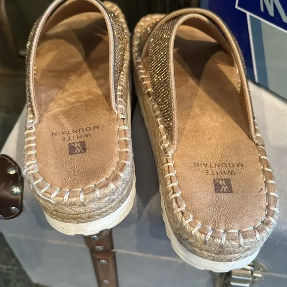 White Mountain sandals